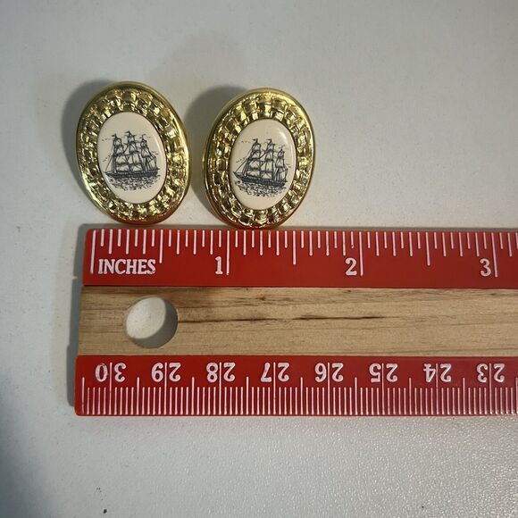 VTG 90’s  Paquette Goldtone Scrimshaw Sailboat  Nautical Post Earrings Tall Ship - Picture 4 of 5